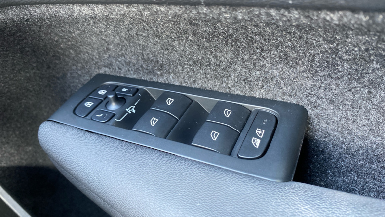 Volvo XC40 2.0 B3P Plus Dark 5dr Auto Petrol Estate